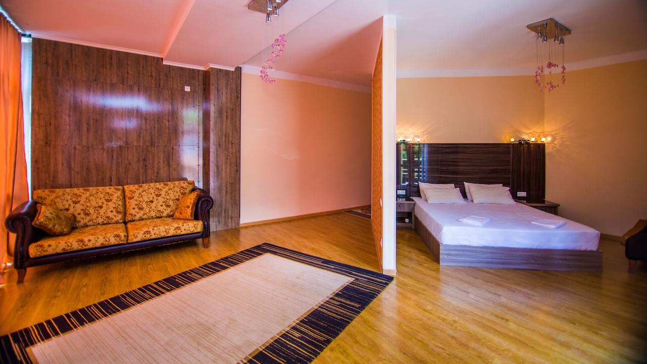 Hotel Borjomi Aisi ภายนอก รูปภาพ